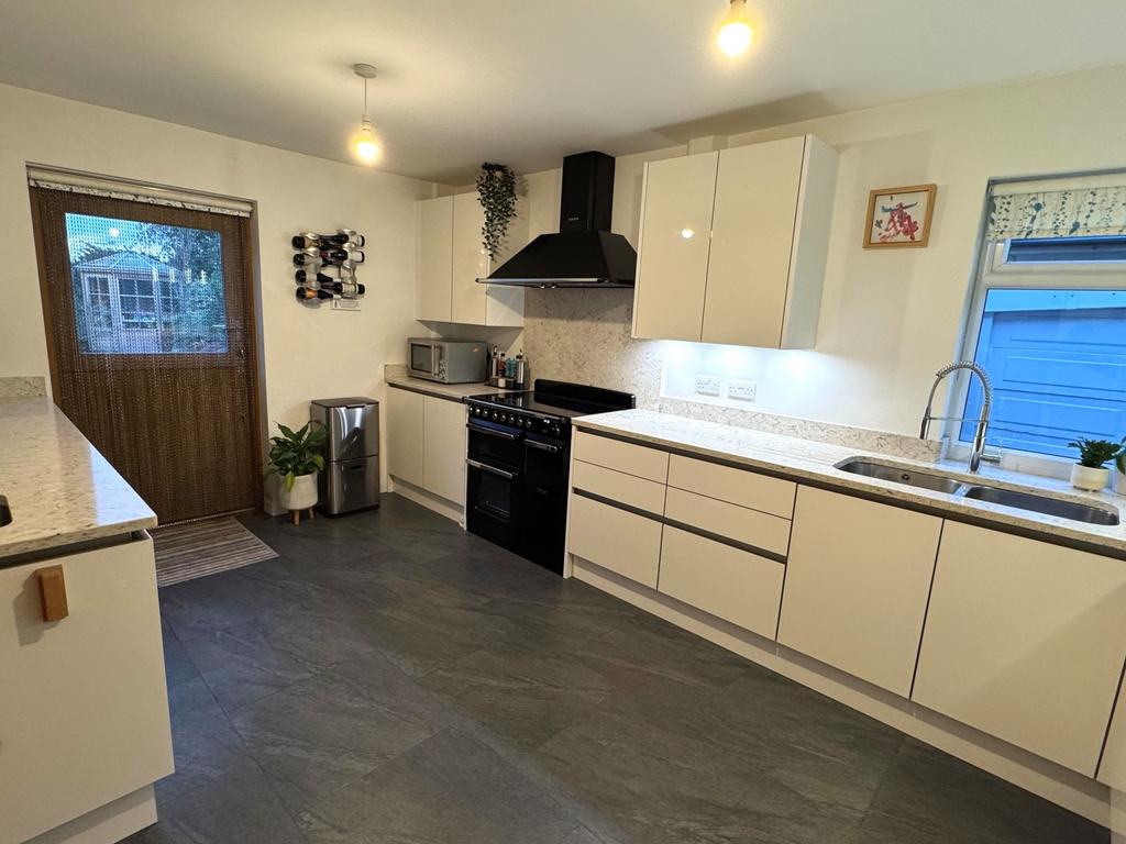 Kitchen Left