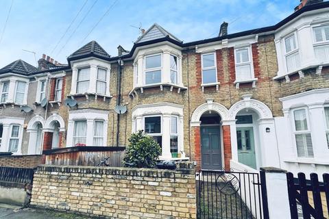 3 bedroom apartment for sale, Medusa Road, London SE6