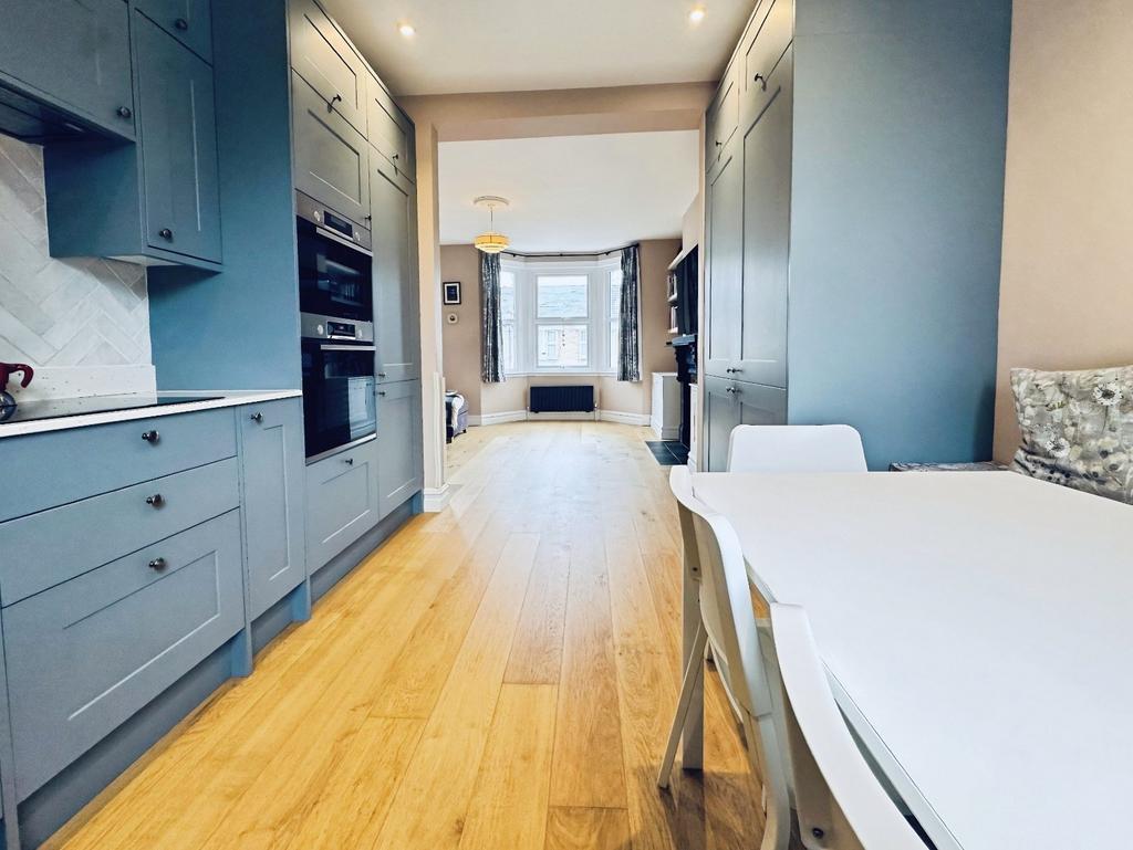 Lounge/Kitchen