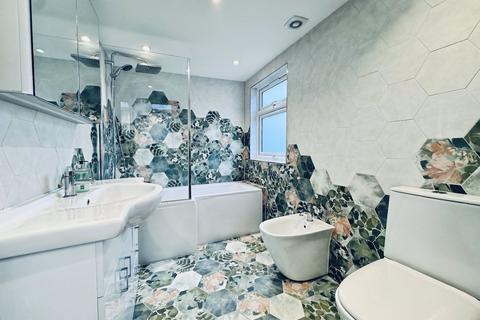 3 bedroom apartment for sale, Medusa Road, London SE6