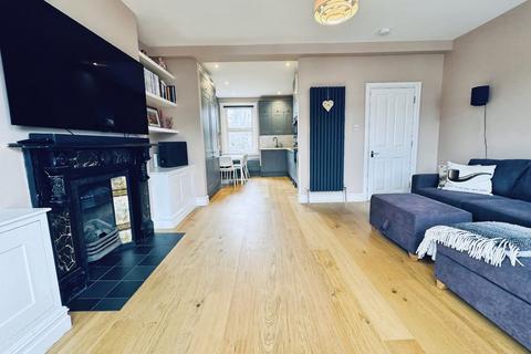 3 bedroom apartment for sale, Medusa Road, London SE6