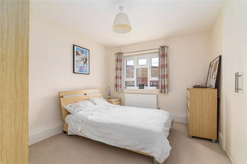 3 bedroom apartment to rent, Westbridge Road, London, SW11