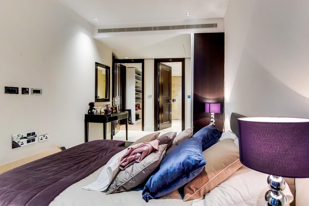 5 Master Bedroom-1