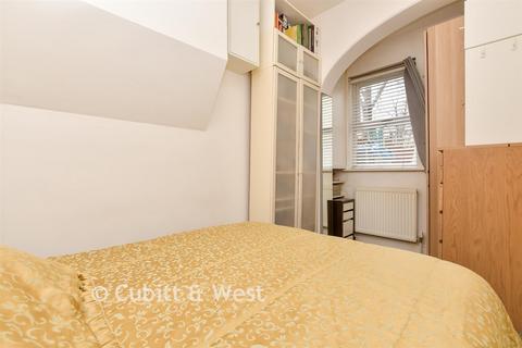 3 bedroom ground floor flat for sale, 30 Blenheim Crescent, South Croydon CR2