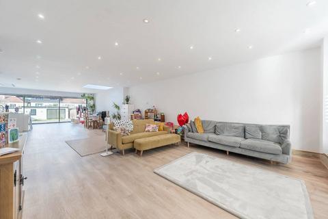 4 bedroom house to rent, Moat Drive, Harrow, HA1