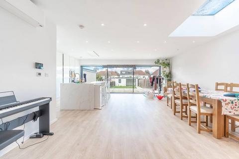 4 bedroom house to rent, Moat Drive, Harrow, HA1