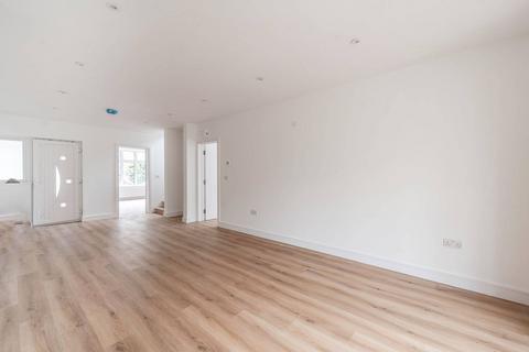 undefined, Clamp Hill, Stanmore, HA7