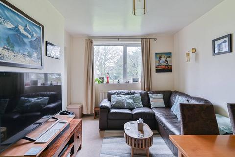 2 bedroom flat for sale, Scrutton Close, Balham, London, SW12