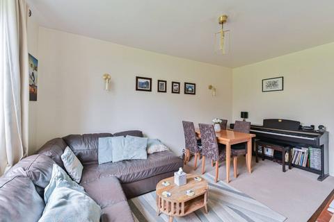 2 bedroom flat for sale, Scrutton Close, Balham, London, SW12