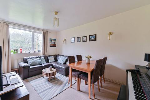 2 bedroom flat for sale, Scrutton Close, Balham, London, SW12