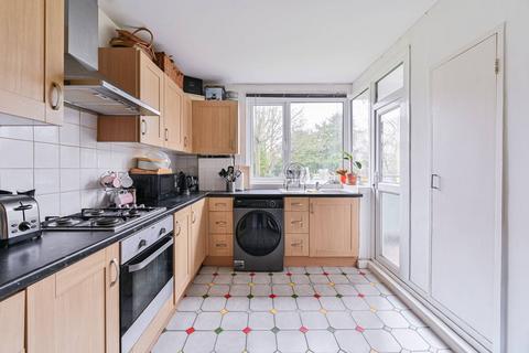 2 bedroom flat for sale, Scrutton Close, Balham, London, SW12