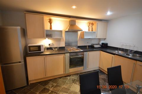 2 bedroom flat to rent, Gilbert House, Salford M5