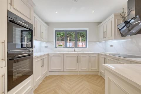 undefined, Mott Street, Loughton IG10
