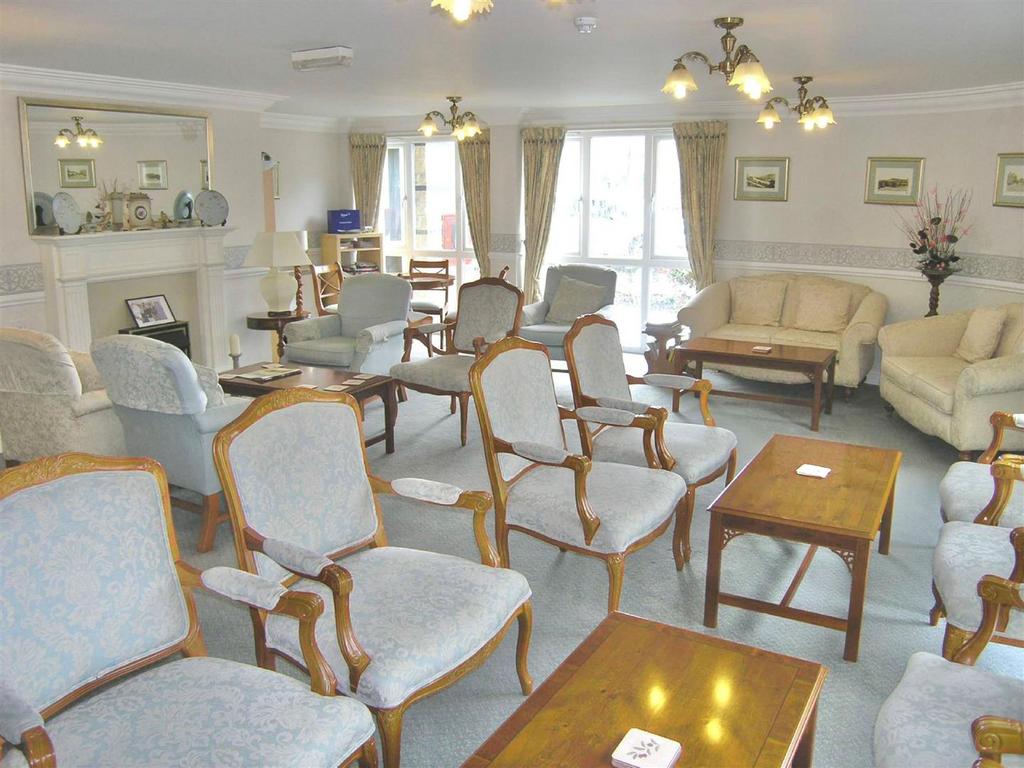 Main Reception &amp; Residents Lounge