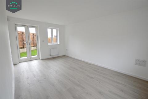 3 bedroom semi-detached house to rent, Castlemilk Court, Winsford, CW7
