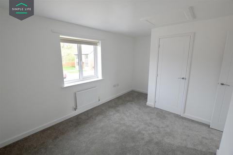 3 bedroom semi-detached house to rent, Castlemilk Court, Winsford, CW7