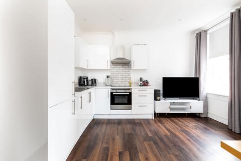 1 bedroom ground floor flat for sale, Apt 2 Evesham House