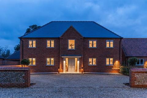 undefined, Chain Free in Kettlestone, Discover The Farmhouse