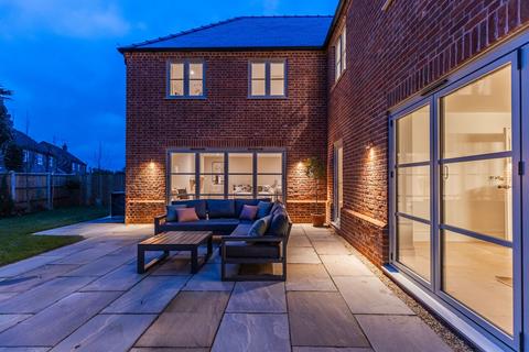 undefined, Chain Free in Kettlestone, Discover The Farmhouse