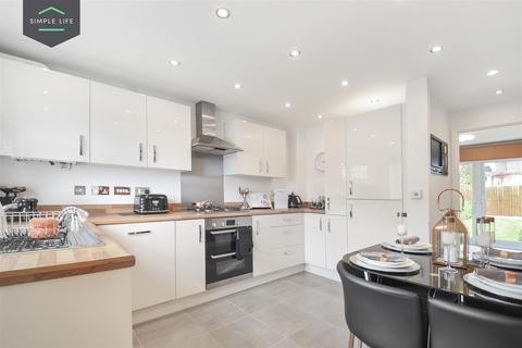 2 bedroom terraced house to rent, Gainsborough Drive, Doncaster, DN12