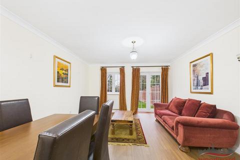 4 bedroom house to rent, Riverstone Close, Harrow