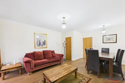 4 bedroom house to rent, Riverstone Close, Harrow