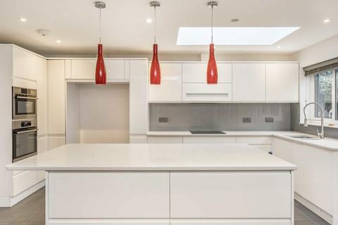 5 bedroom house to rent, Bowness Crescent, London SW15
