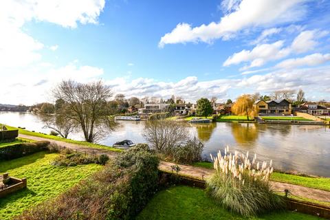 1 bedroom flat for sale, Argosy Gardens, Surrey TW18