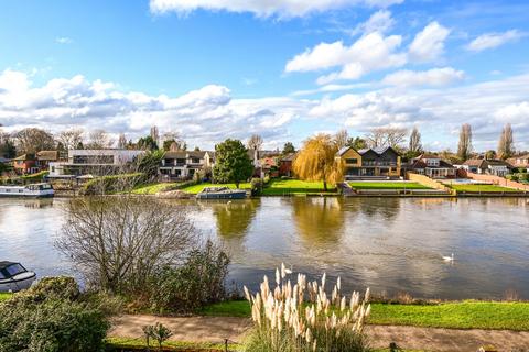1 bedroom flat for sale, Argosy Gardens, Surrey TW18