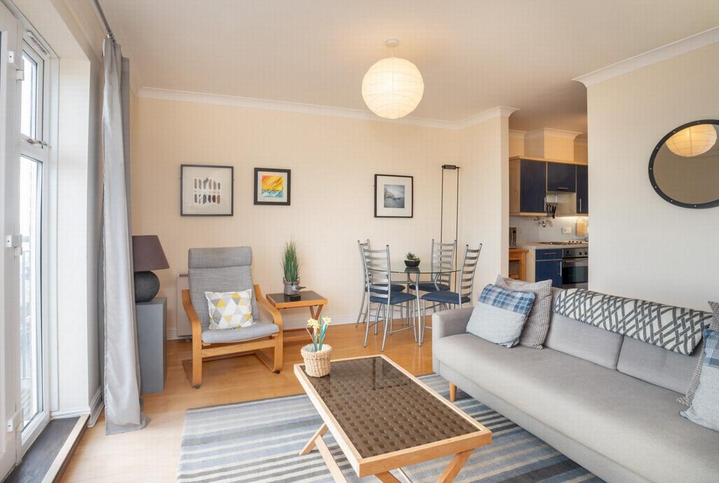 Sitting/dining room