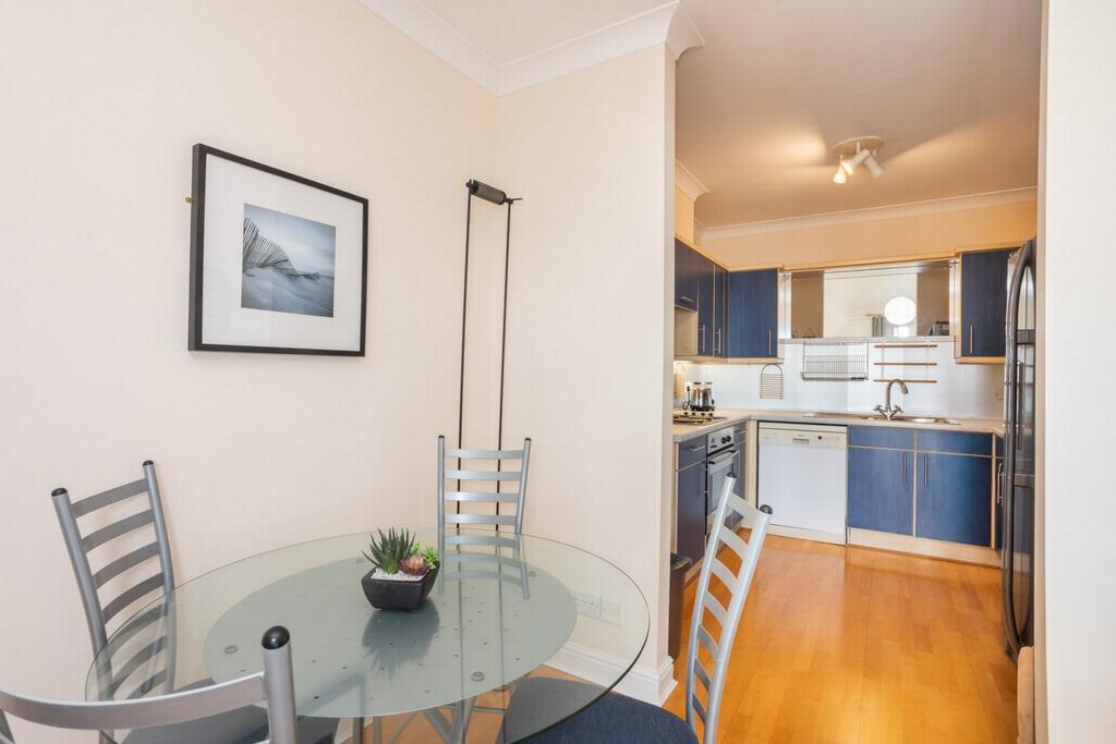 Sitting/dining room