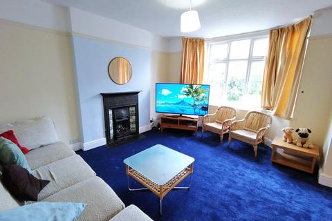 5 bedroom house to rent, Harlaxton Drive, Nottingham NG7