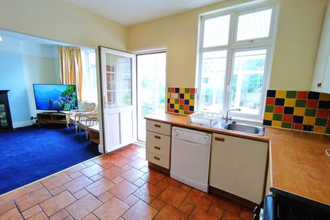 5 bedroom house to rent, Harlaxton Drive, Nottingham NG7