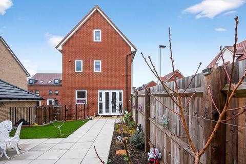 4 bedroom detached house for sale, Eveleigh Gardens, Hockley, SS5