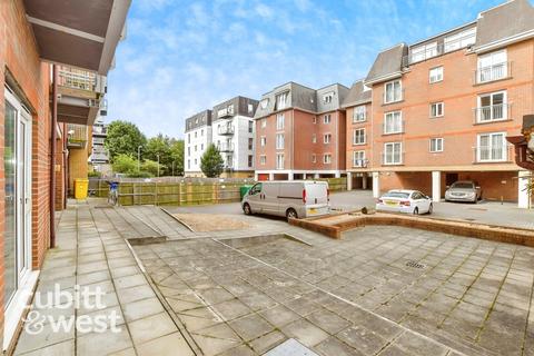 undefined, High Street Cosham PO6