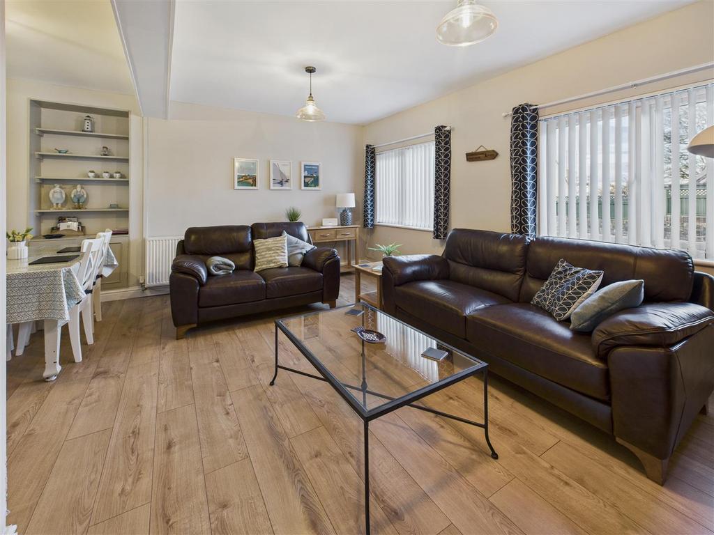 Living Room / Diner