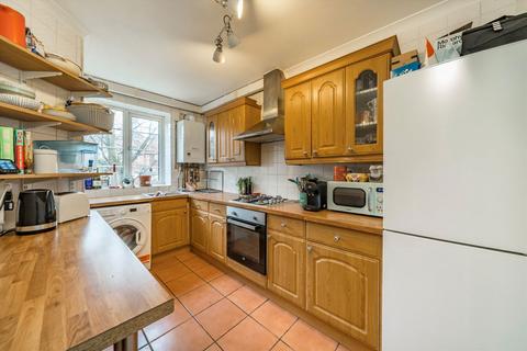 3 bedroom flat to rent, Upper Tooting Road, London SW17