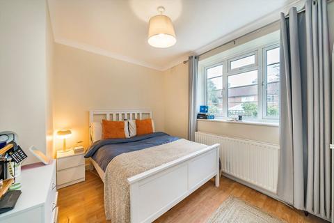 3 bedroom flat to rent, Upper Tooting Road, London SW17