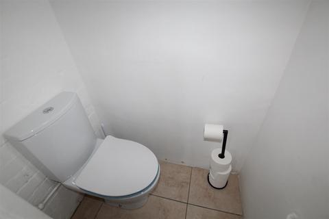 3 bedroom end of terrace house to rent, Burns Road, Eastleigh