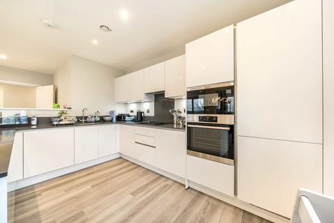 2 bedroom flat for sale, Cornforth Lane, London NW7