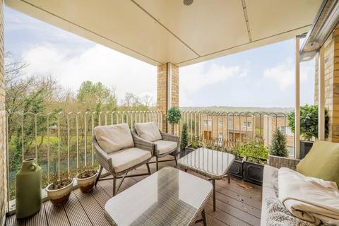 2 bedroom flat for sale, Cornforth Lane, London NW7