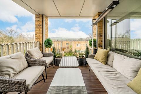 2 bedroom flat for sale, Cornforth Lane, London NW7