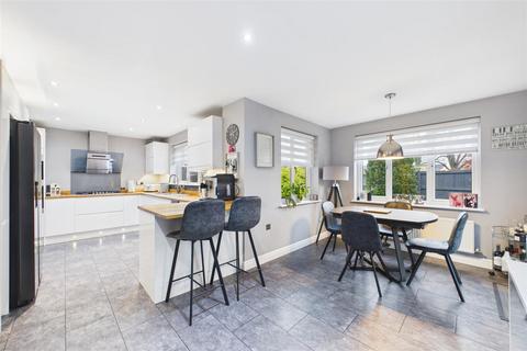 4 bedroom detached house for sale, Oakfield Road, Fernwood, Newark