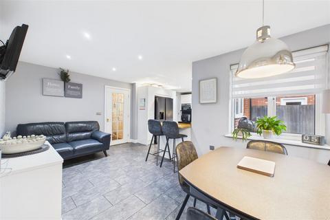 4 bedroom detached house for sale, Oakfield Road, Fernwood, Newark