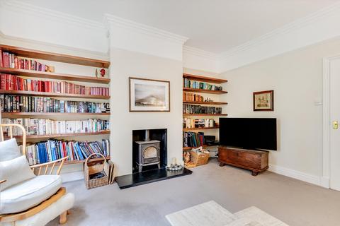 undefined, King George Square, Richmond, TW10