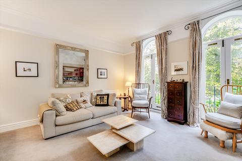undefined, King George Square, Richmond, TW10