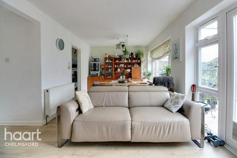 3 bedroom semi-detached house for sale, Hulton Close, Chelmsford