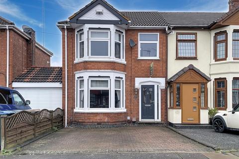 3 bedroom end of terrace house for sale, The Martyrs Close, Cheylesmore