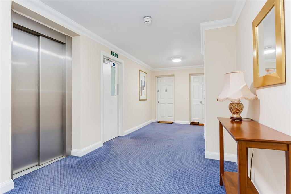 Flat-wingfield-court-high-street-banstead-110.jpg