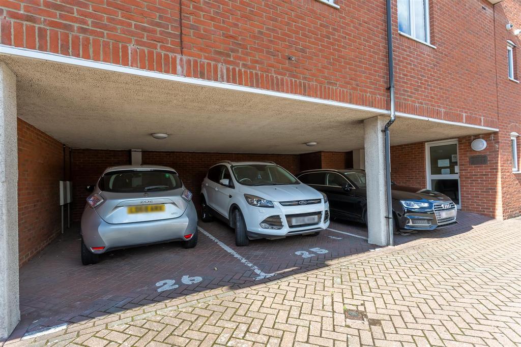 Flat-wingfield-court-high-street-banstead-102.jpg